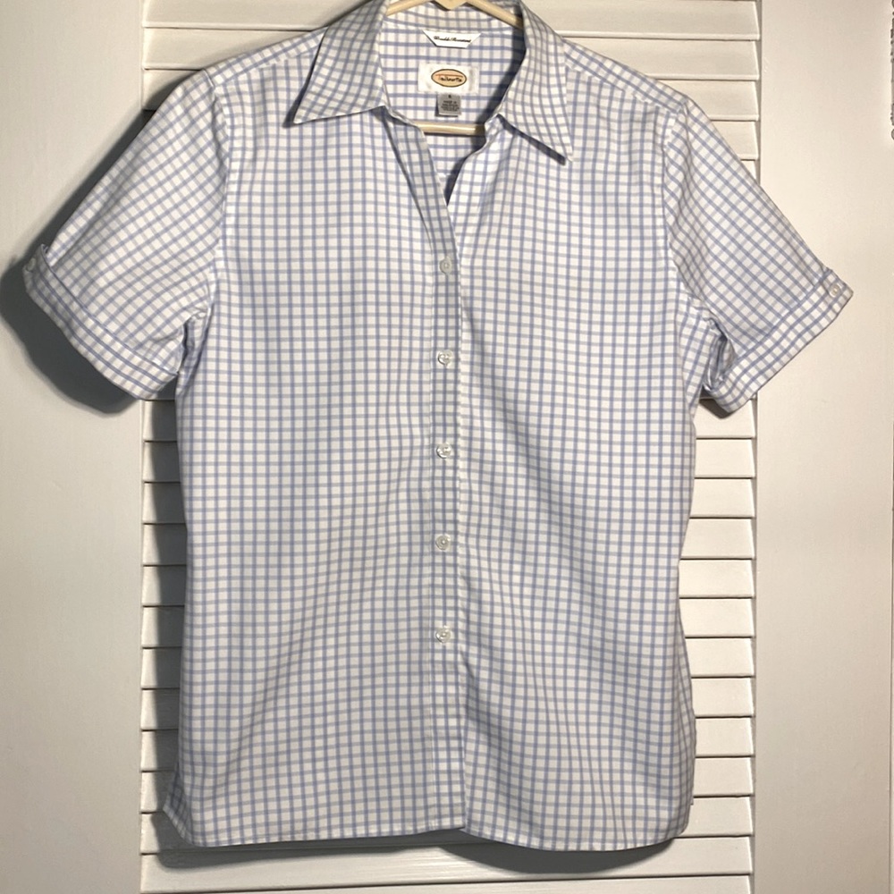 Talbots shortsleeved blue & white check button down, Size 6, 100% cotton.
